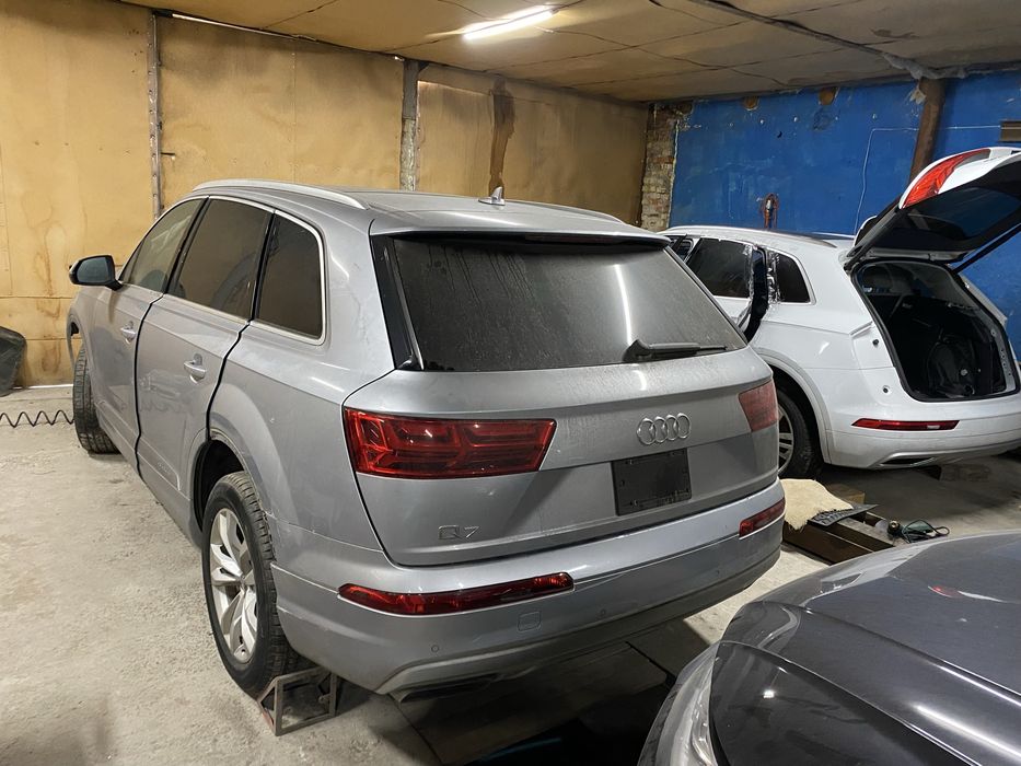 Розборка Шрот Audi Q3-83A Q5-80A Q7-4M Сіра Z7G разборка