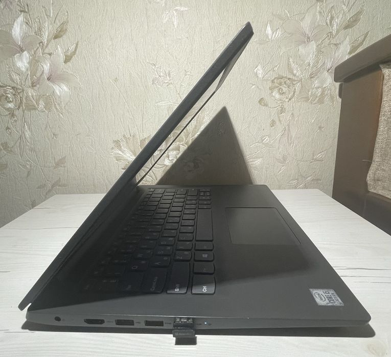 Продаю ноутбук, Lenovo V14/V15
