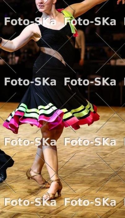 Sukienka do łaciny, do tańca towarzyskiego, pięknie się kręci!