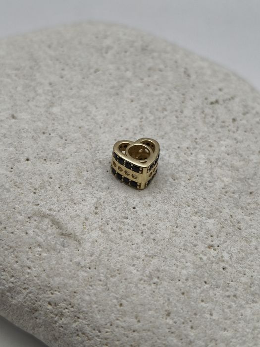 Złoty Charms Pr.585 Nowy Zapraszamy