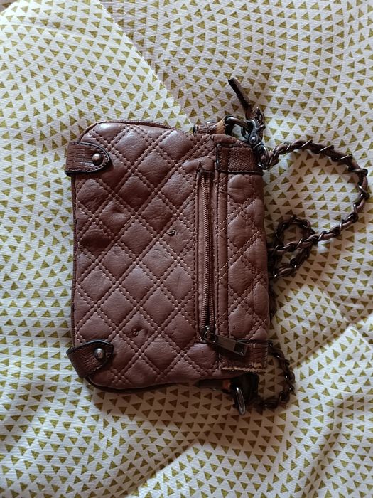 Bolsa tira colo castanha