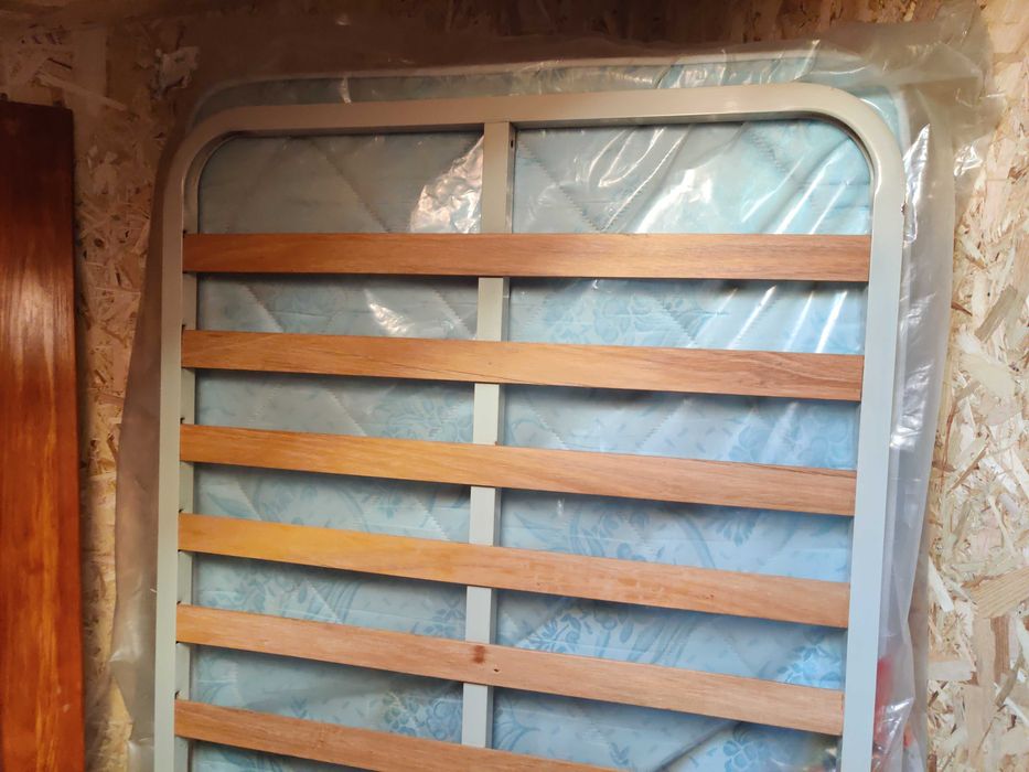 Cama de solteiro com colchão