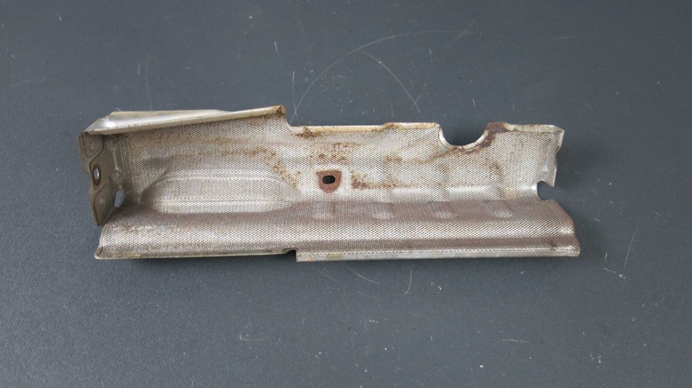 BMW E90 2.0d N47 osłona termiczna kolektora