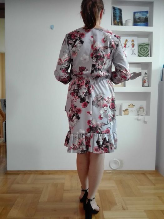 nowa sukienka na lato, S/M, szara w kwiaty, elegancka