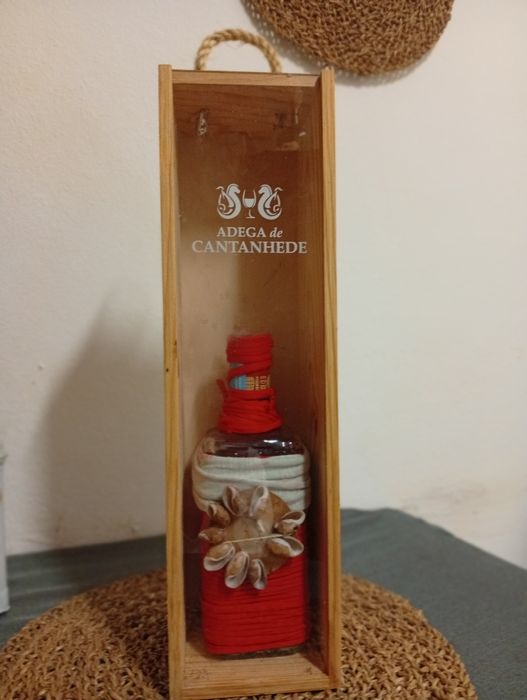 Vendesse garrafas personalizadas feitas a mão.