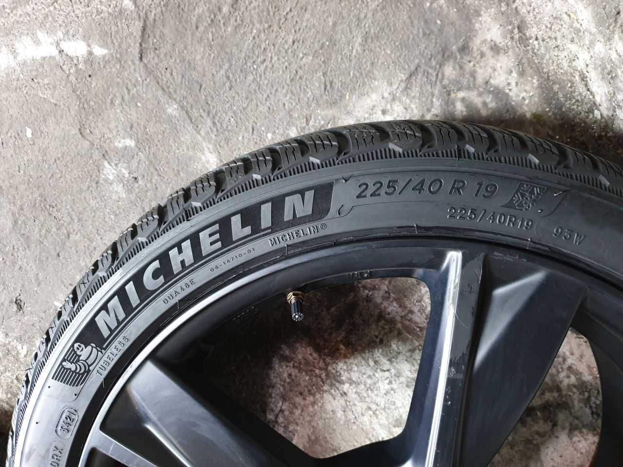 Felgi alu Oxxo R19 5x108 opony 225/40R19 Michelin 7,2mm 2021r