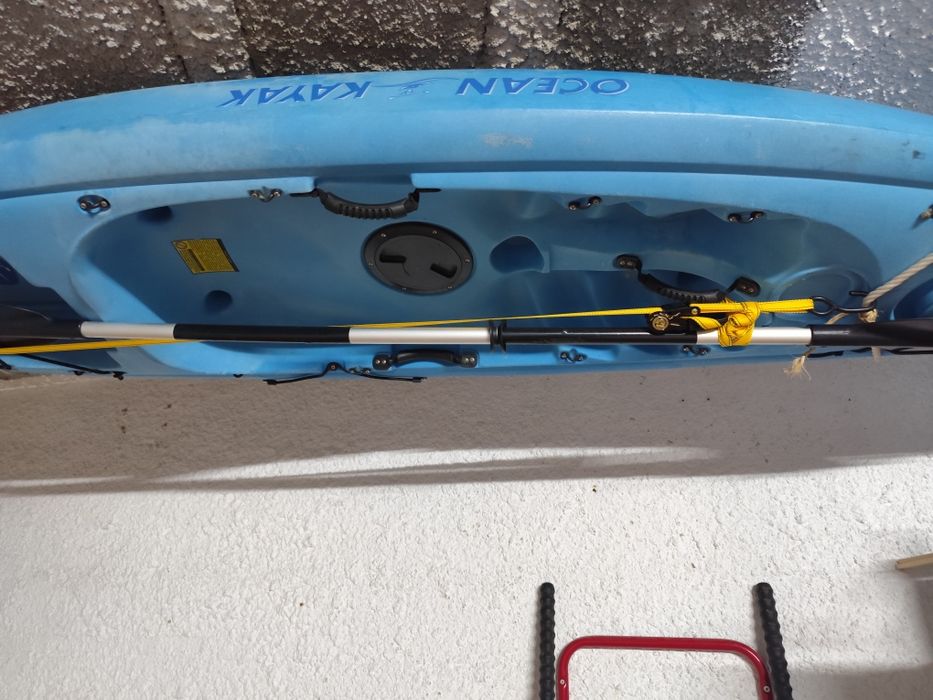 Kaiaques com bancos e pagaia