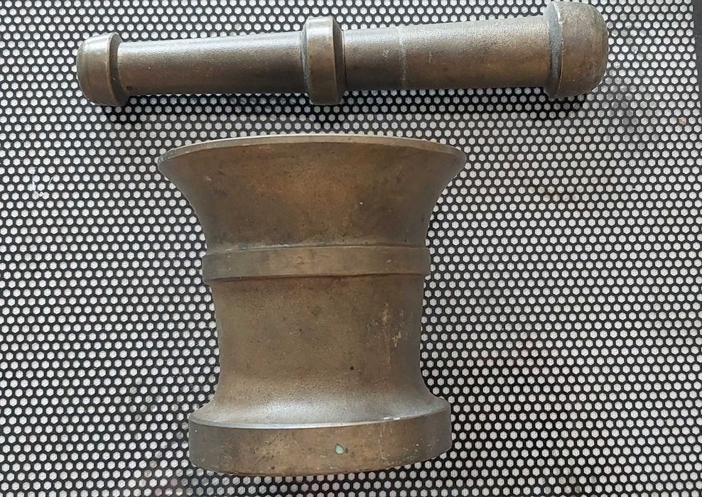 Mosiężny moździerz z tłuczkiem, 1,9 kg  solidny, kolekcjonerski