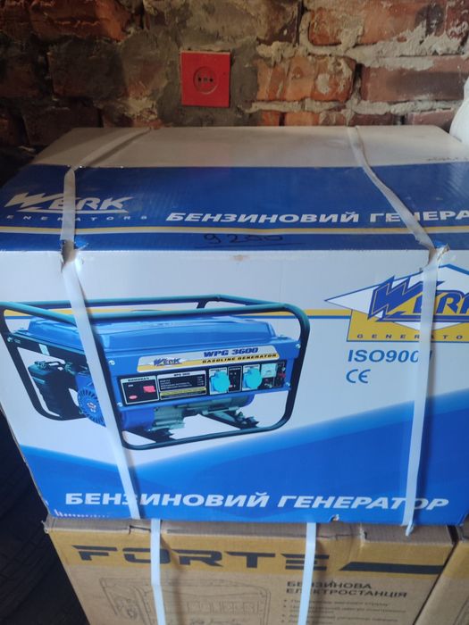 Продам генератор 2.5 кВт новий