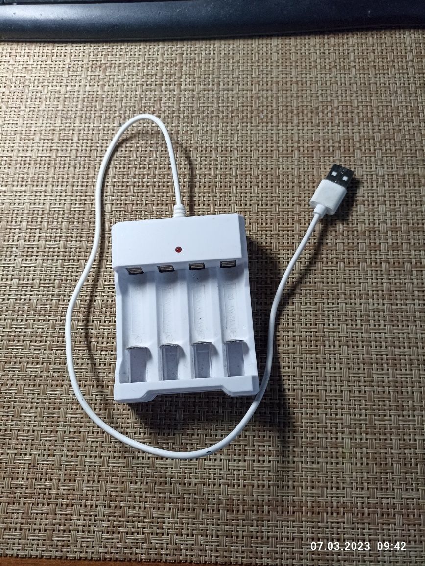 Продам зарядку USB для аккамулятора
