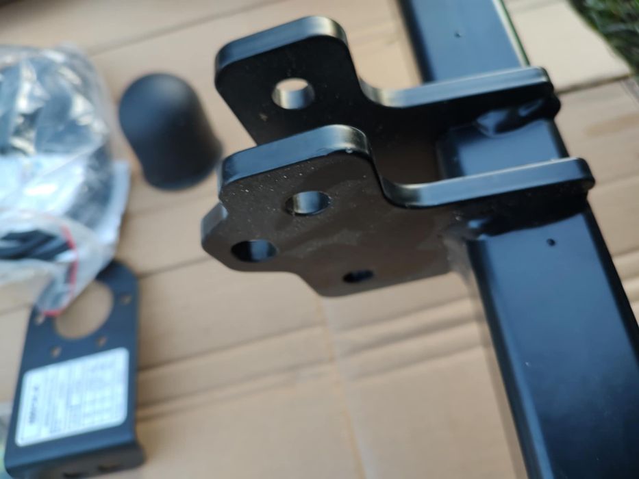 Hak z kompletem mocowań do Astra 2 hatchback nowy