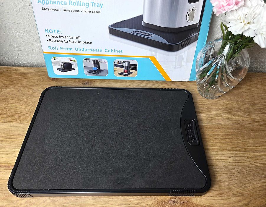 Przesuwana taca na urządzenia kuchenne