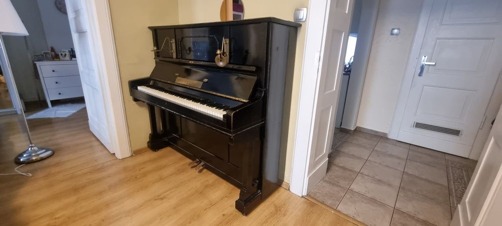Pianino F. Weber