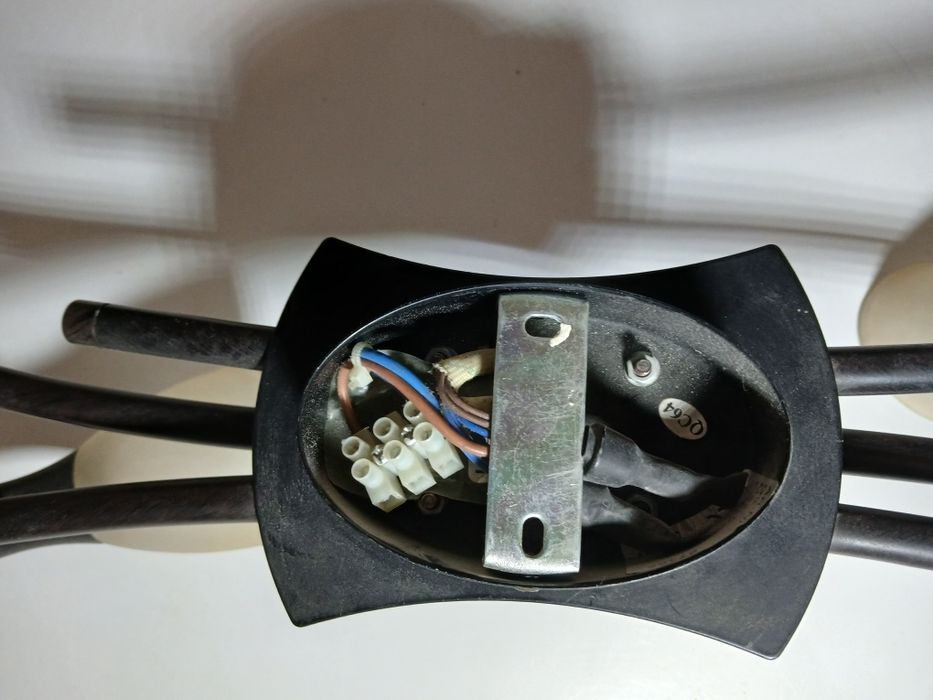 Люстра у вітальню