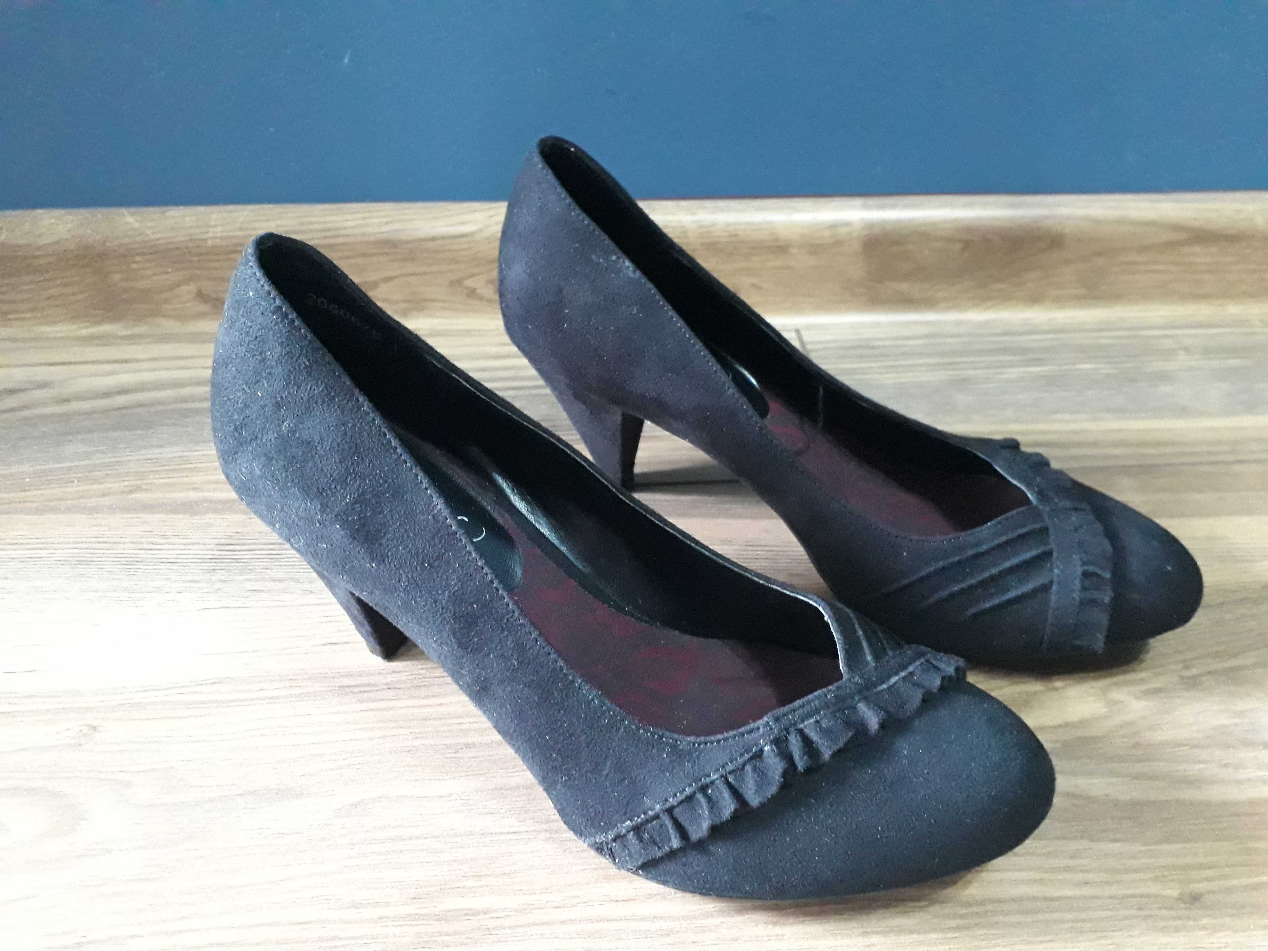 Buty czarne na obcasie rozmiar 37