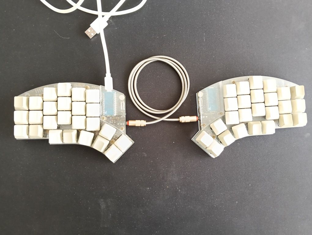 Teclado mecânico ergonómico Kyria