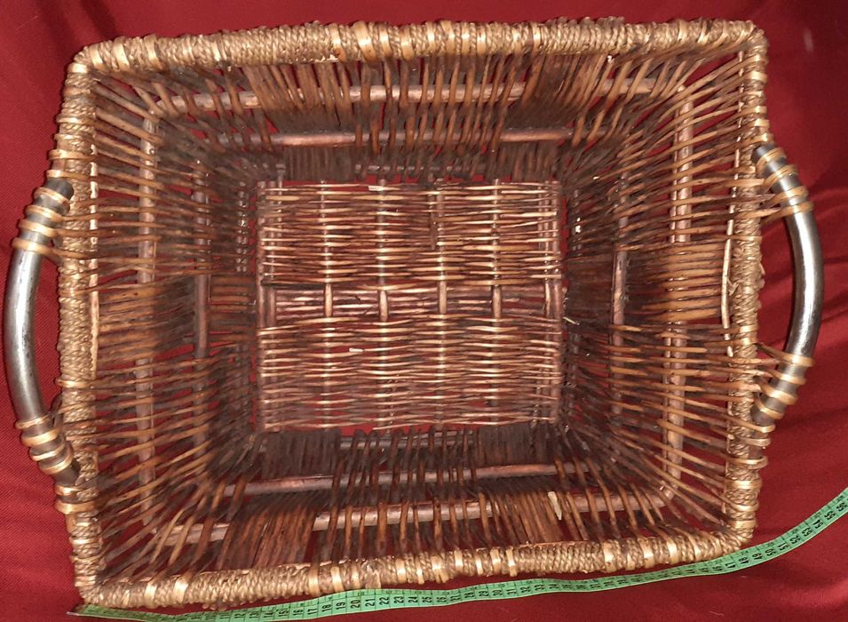 Cesto em Verga c/Pegas em Metal