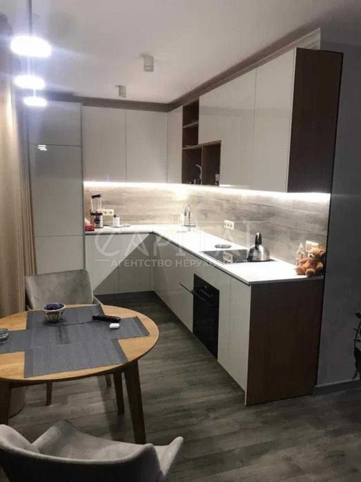 Орендв Квартира вул. Безручко Марка Киев