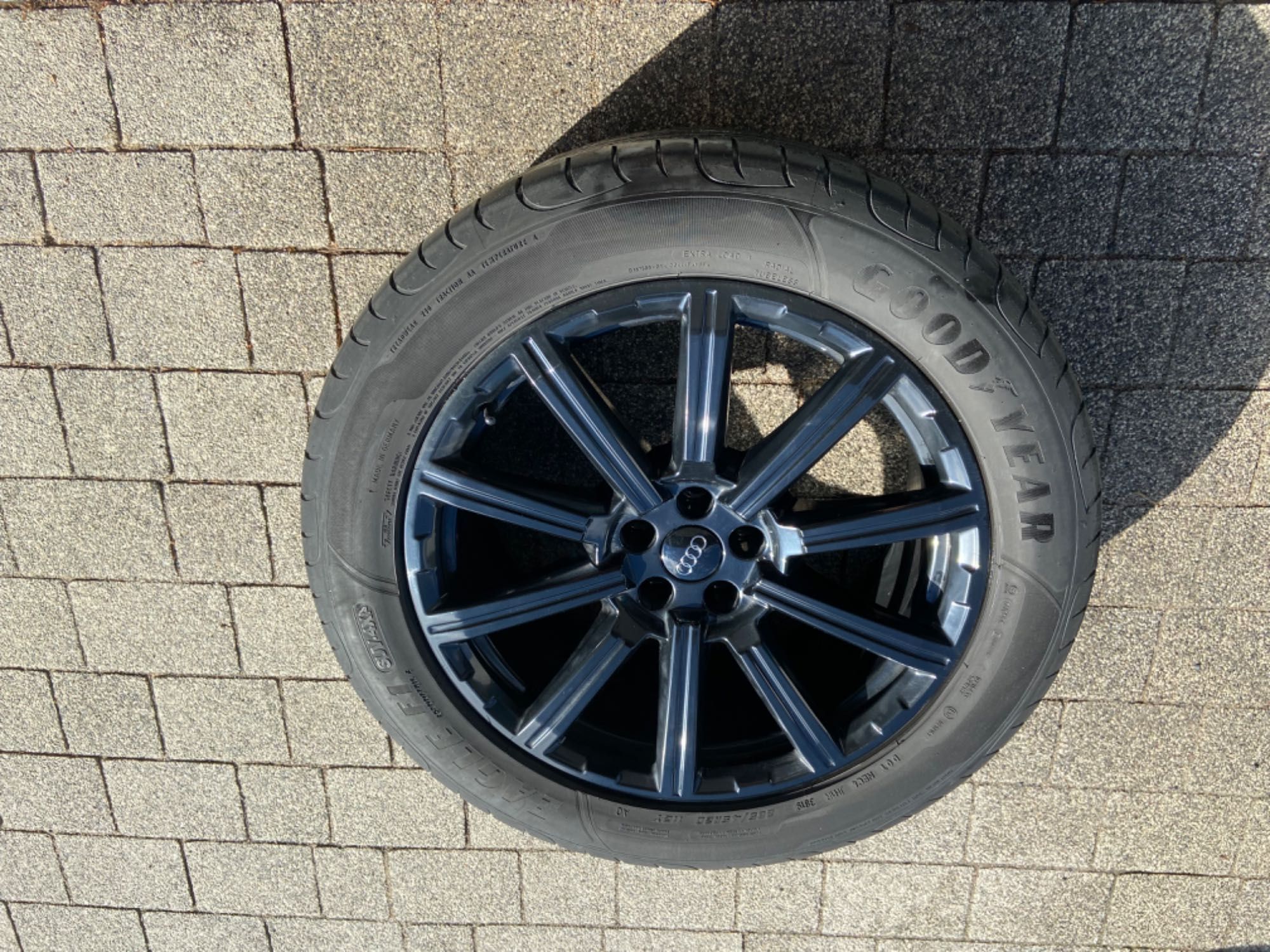 Audi Q7 285/45R20 oryginalne felgi Audi Letnie czarne połysk