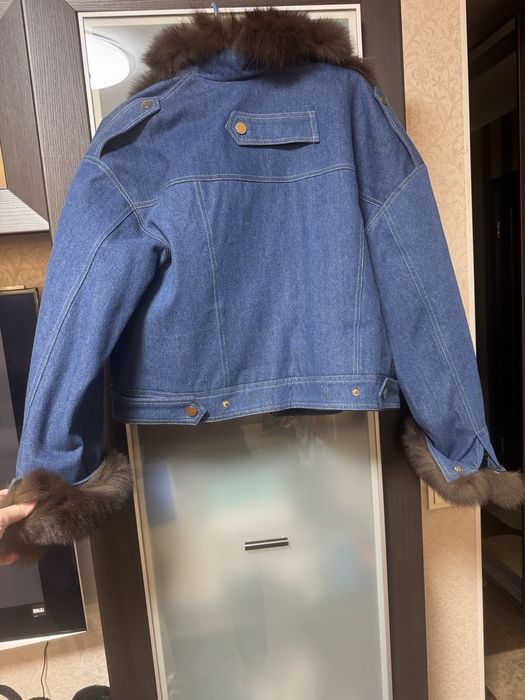 Продам джинсовую куртку с песцом