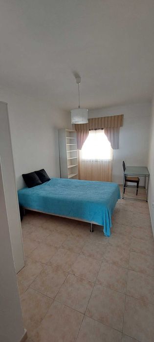 Quarto bem localizado