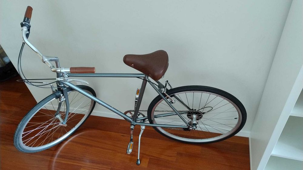 Bicicleta da marca Capri Weimar, metalizada, como nova