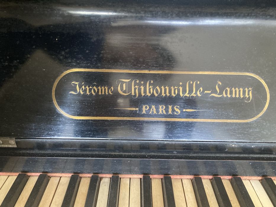 Piano de parede usado