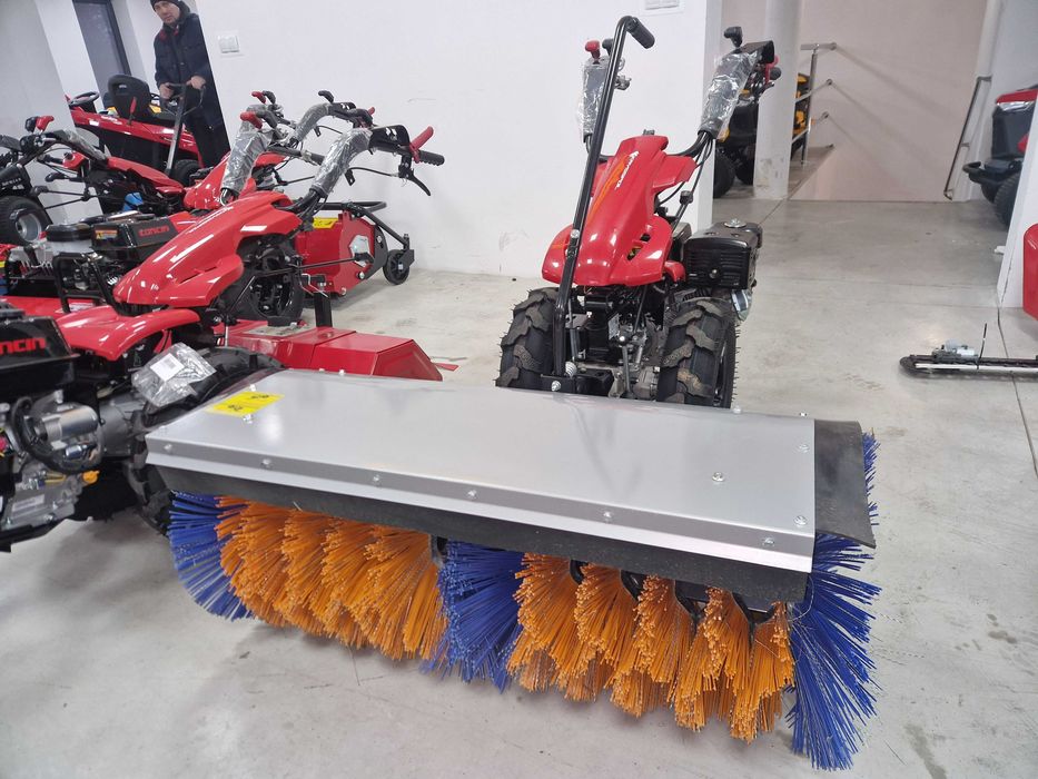 Zamiatarka 110 cm z ciągnikiem spalinowym jednoosiowym 15KM