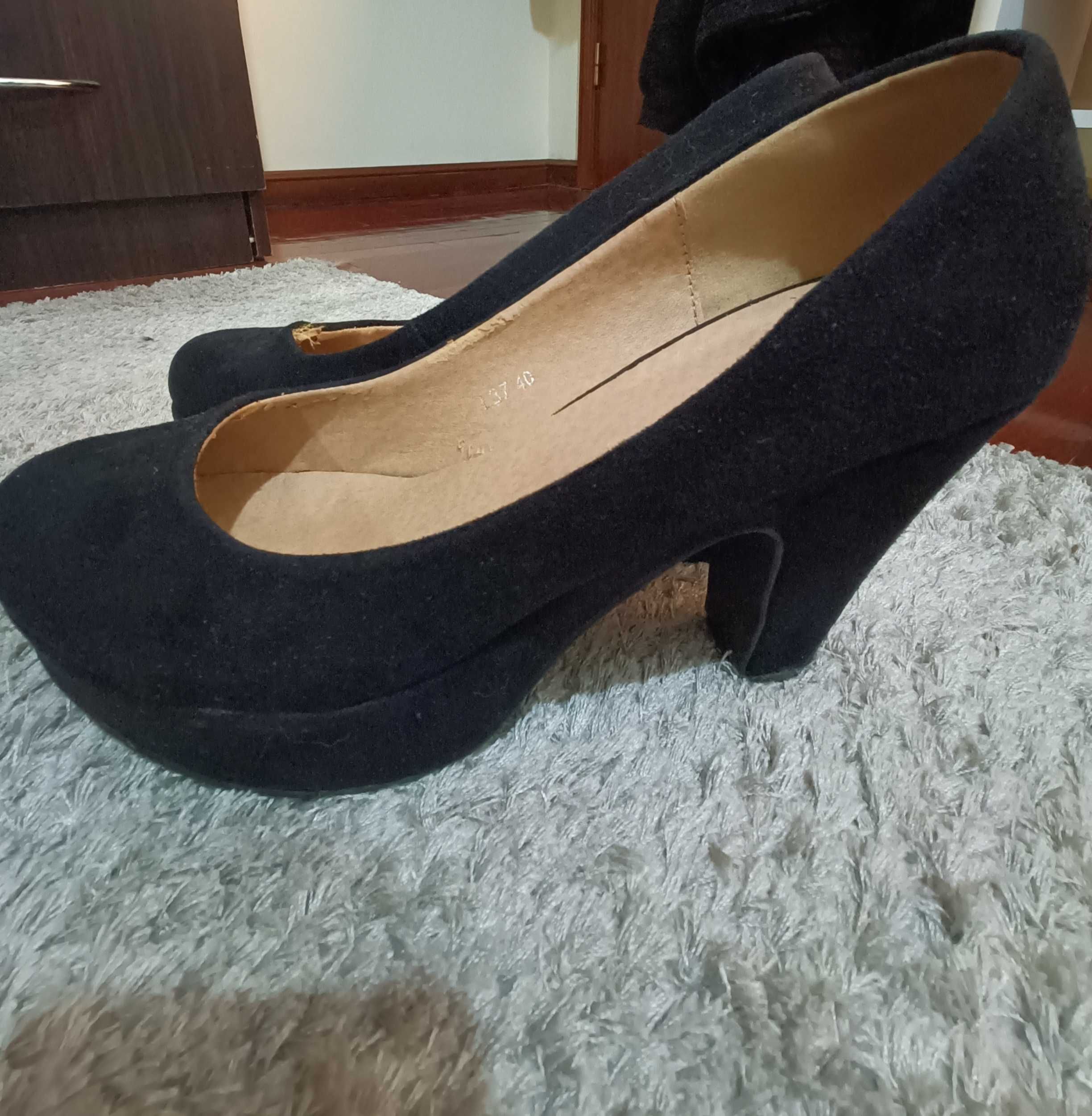 Sapatos de camurça