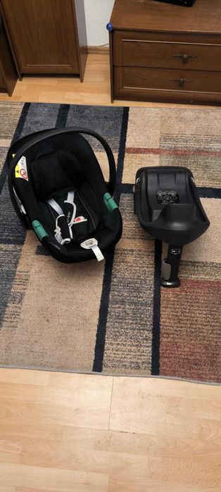 Fotelik samochodowy Cybex Aton B2 I Size 0 13Kg Z Bazą Volcano Black