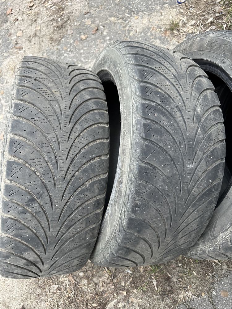 Зимові шини Goodyear 215 55 r17