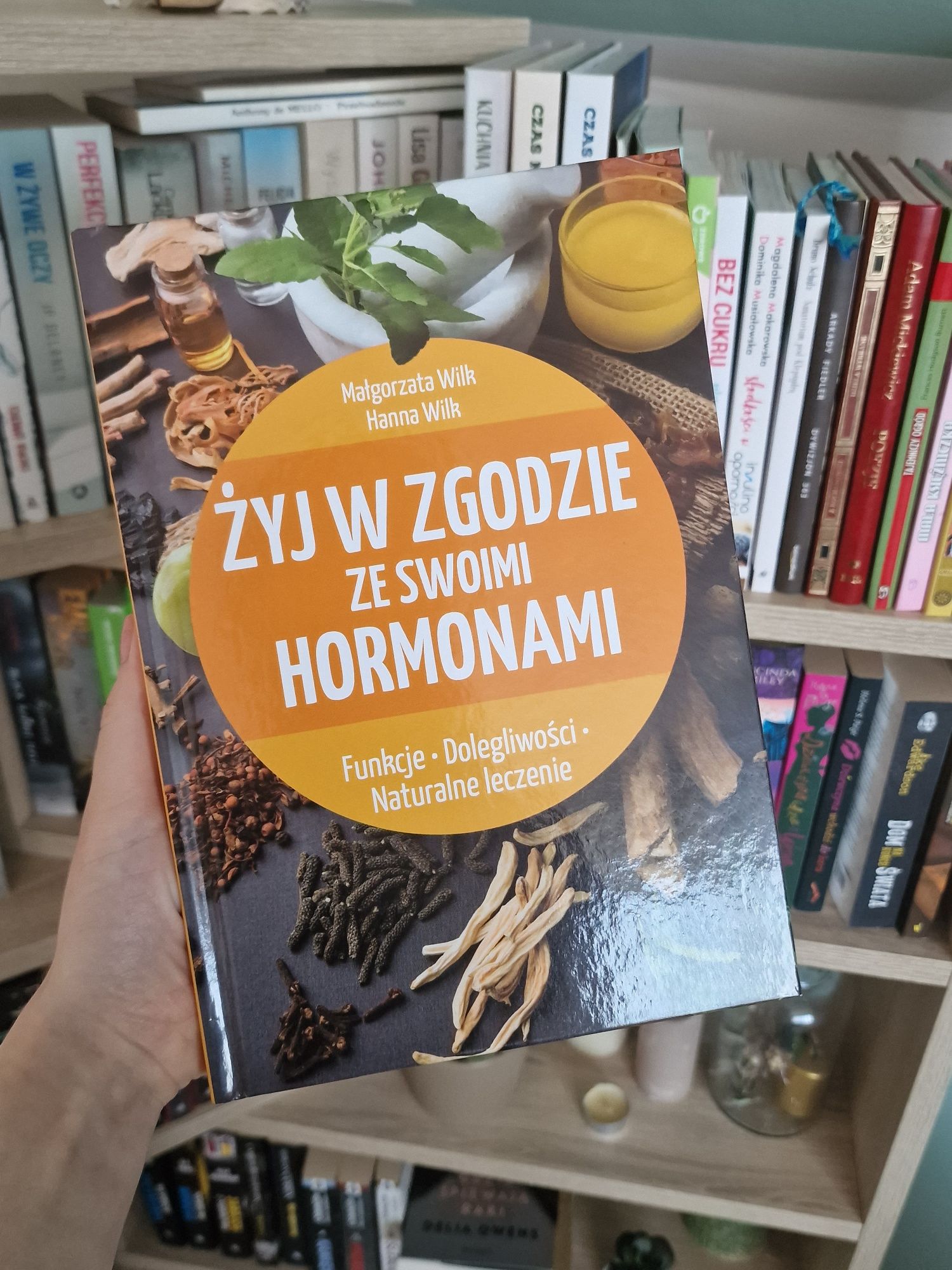 Książka Żyj w zgodzie ze swoimi hormonami