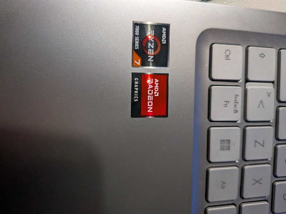 Computador Portátil ASUS Ryzen 7 16GB RAM 512GB SSD Excelente Estado