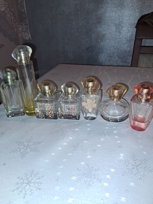 Kolekcja flakoników po perfumach