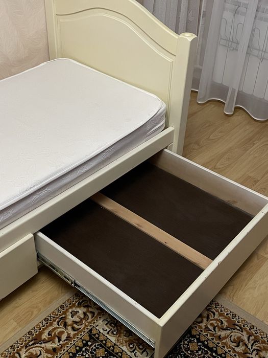 Ліжко односпальне з шухлядами та матрацом
