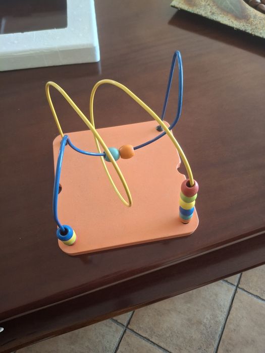 Cubo de atividades em madeira