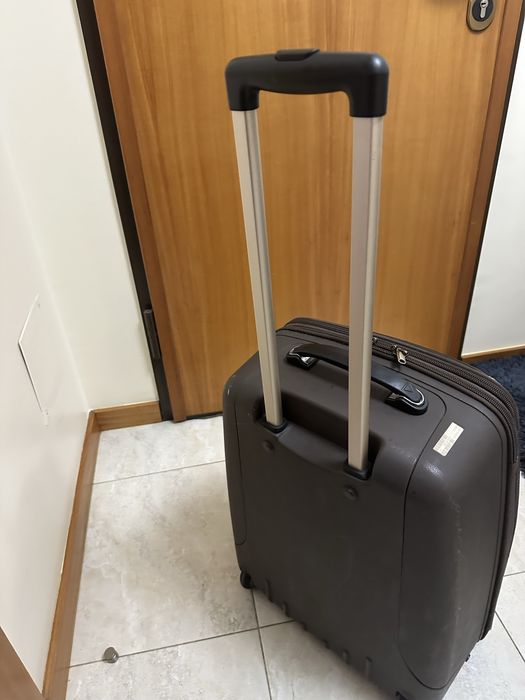 Mala de viagem em bom estado