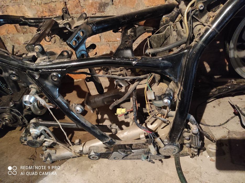 Запчастини на Yamaha v max 1200 рама