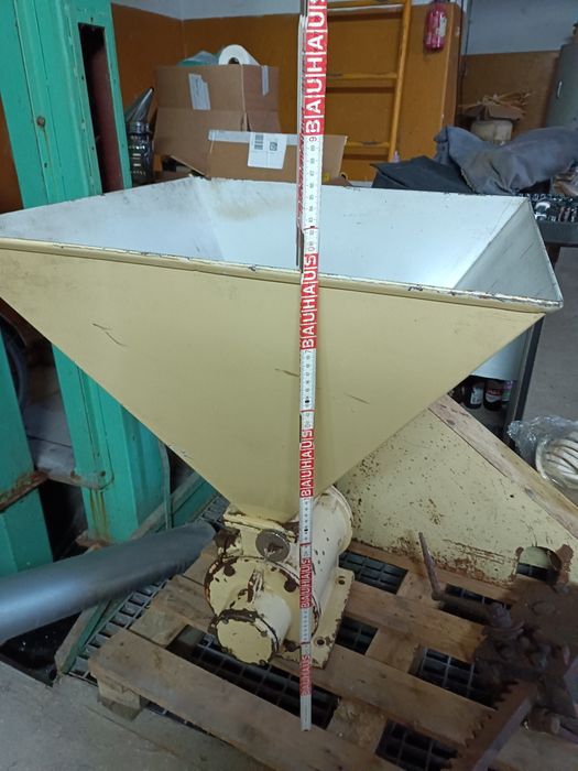 Obluskiwacz pionowy Ekonos Łuskarka Młyn do kaszy  Odkamieniacz