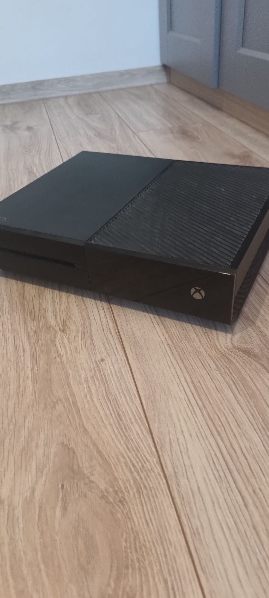 Xbox one 1TB +2 pady
