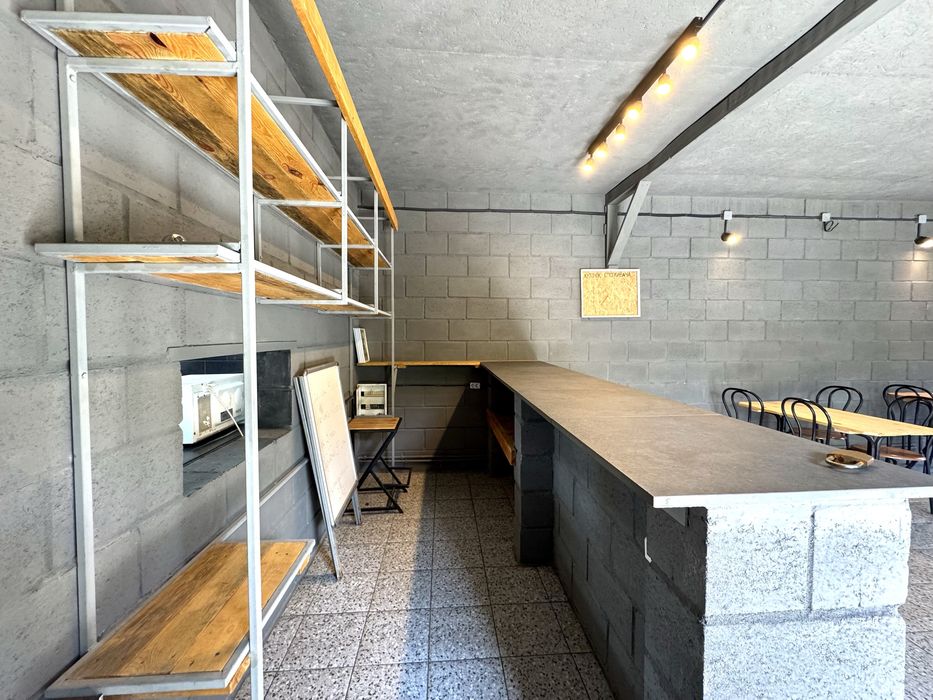 Аренда Кафе в центре с летней площадкой