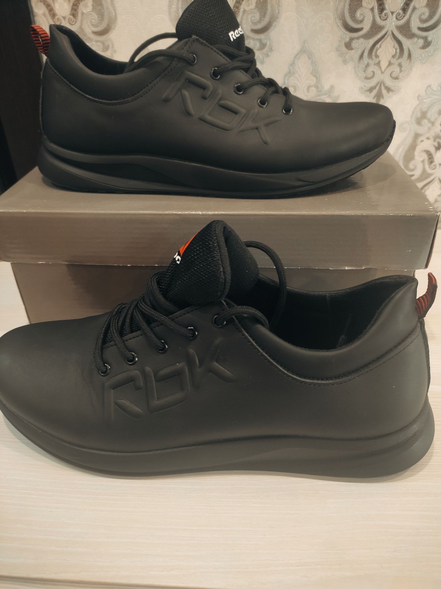 Продам кроссовки Reebok