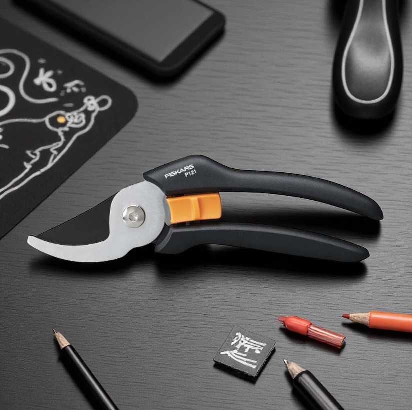 Sekator Ręczny Nożycowy Fiskars do Gałęzi i Krzewów