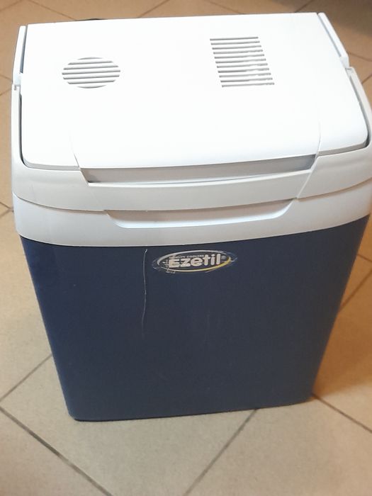 Авто холодильник *Ezetil'-12V/220V*26л.