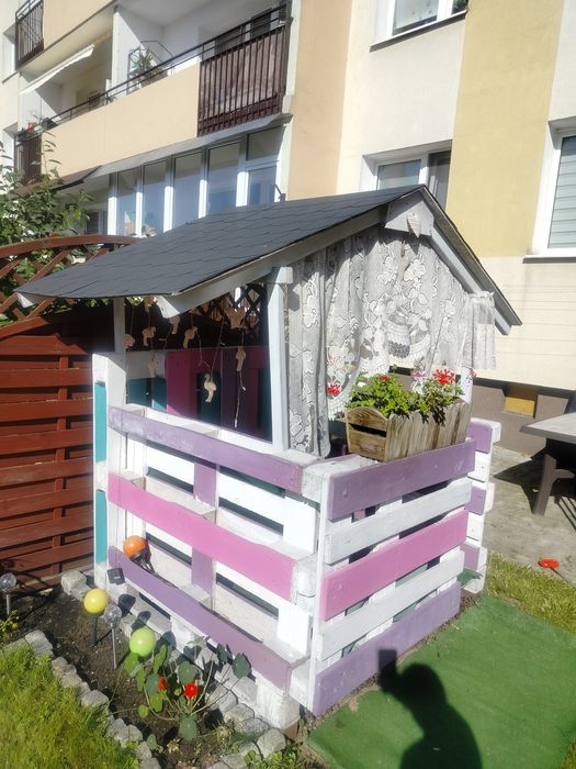 Domek z palet dla dziecka