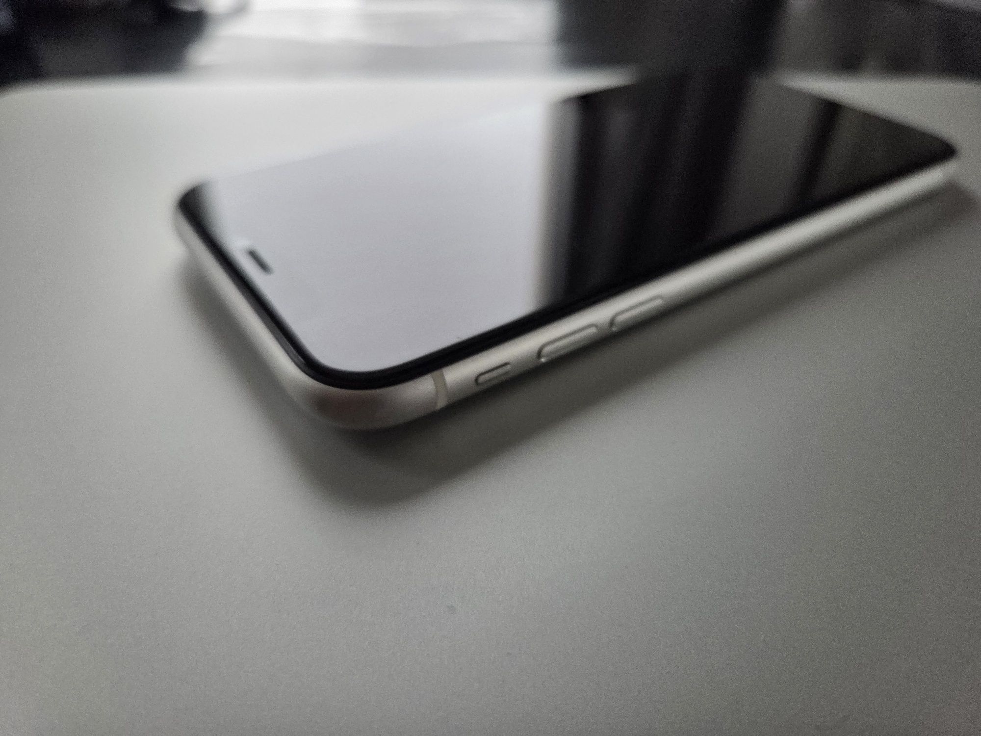 IPhone xR 64GB biały
