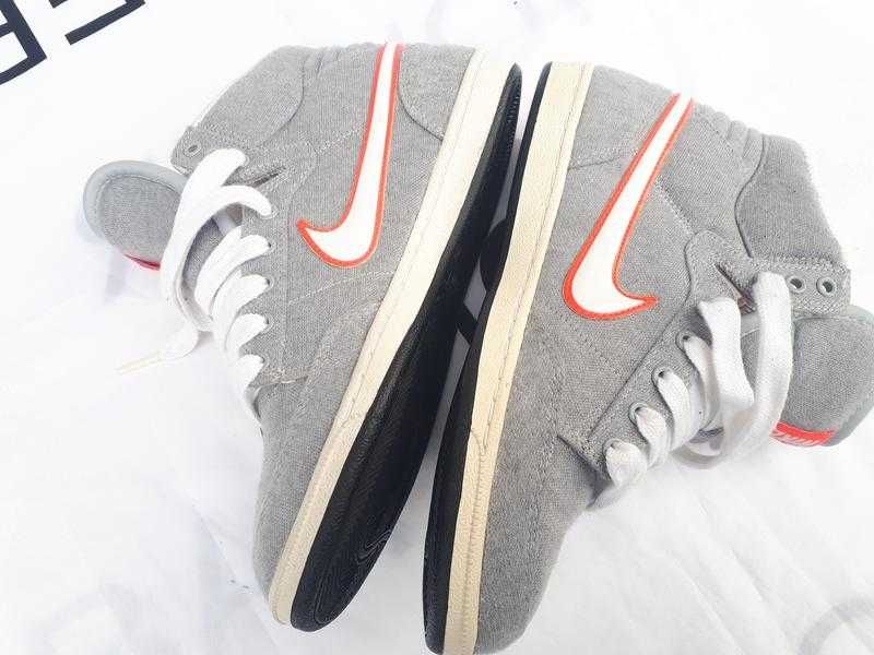 Високі кросівки підлітку дівчинці\хайтопи текстиль\nike\оригинал\р.37