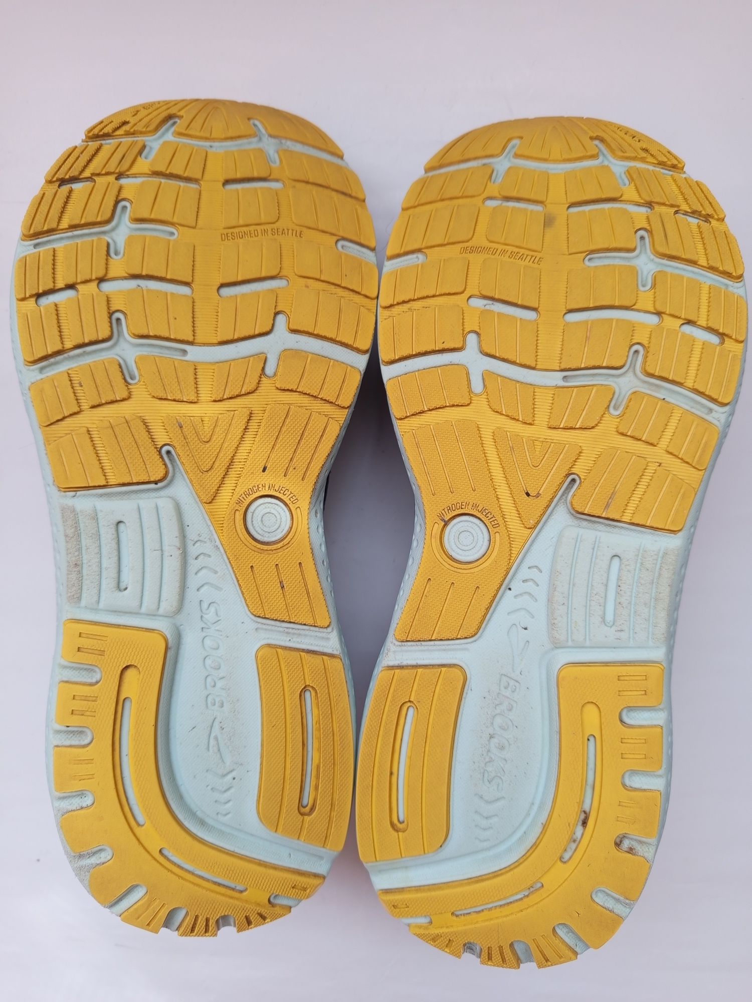 Brooks Ghost 16 чоловічі бігові кросівки 30.5см