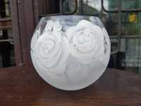 Stary szklany wazon kula kwiaty
