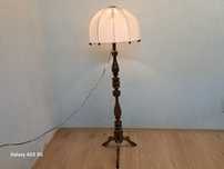 Lampa podłogowa drewniana toczona z abażurem